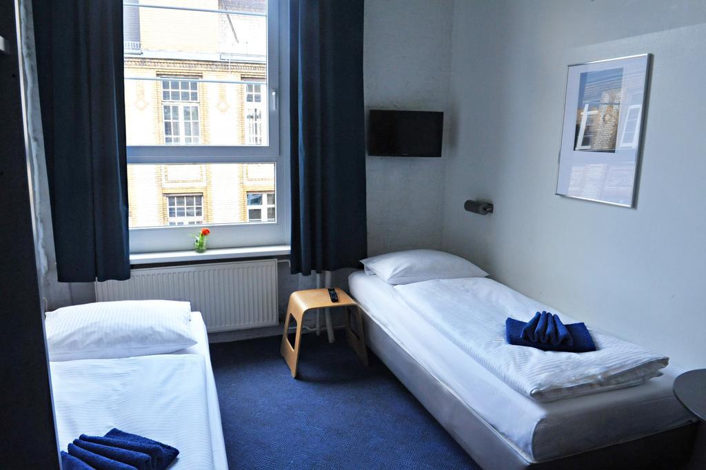 Hotel Transit Berlin Oda fotoğraf