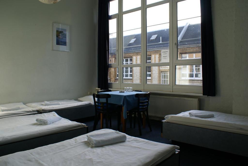 Hotel Transit Berlin Oda fotoğraf