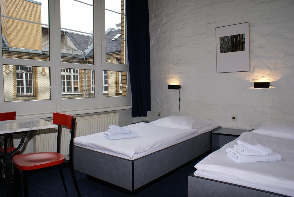 Hotel Transit Berlin Oda fotoğraf